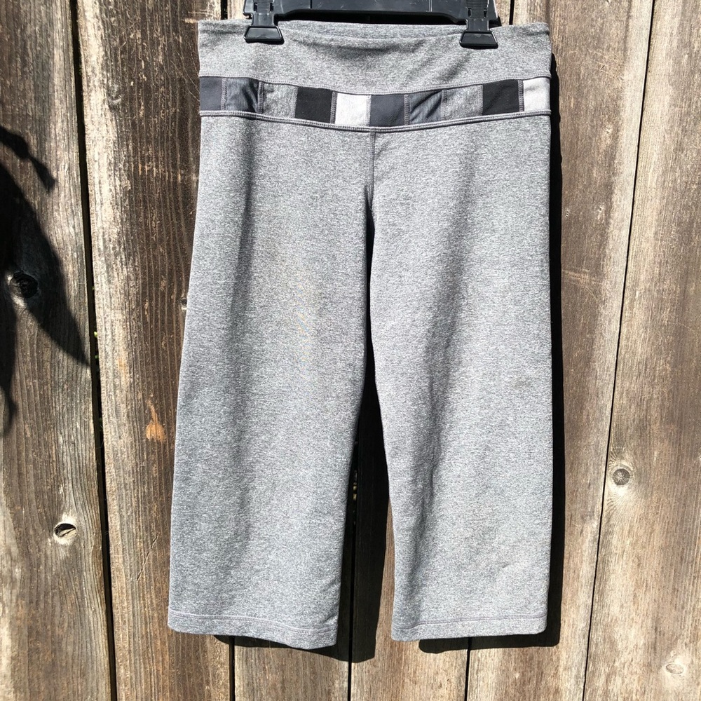 Lululemon Reversible Groove Crop, Size 8